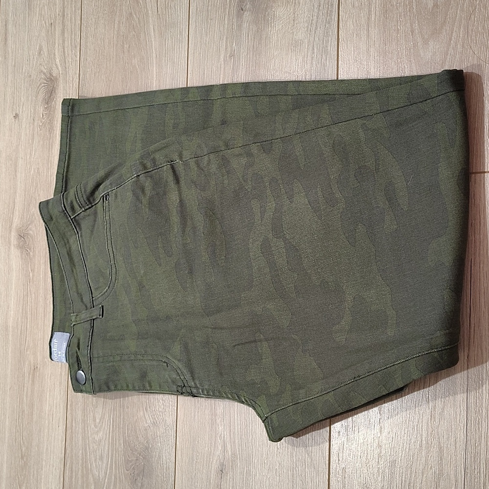 K. Jordan Camouflage Skinny, High Rise Ladies Jeans, Ladies Size 14 - Picture 7 of 9
